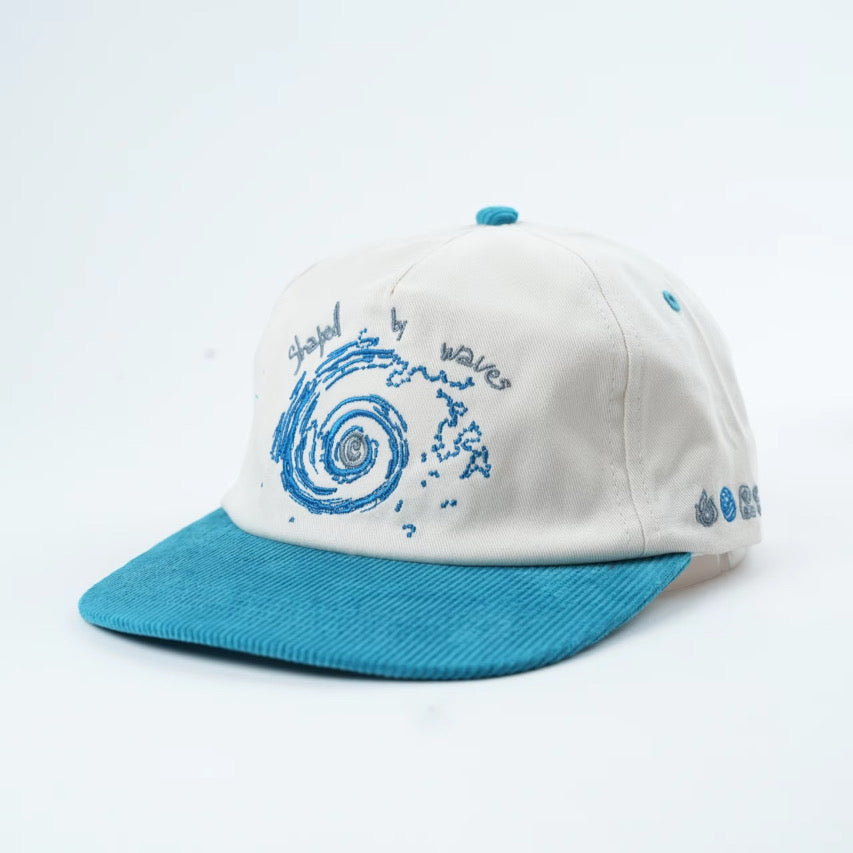 Shaped by Waves – Casquette Unisexe (Eau) 🌊