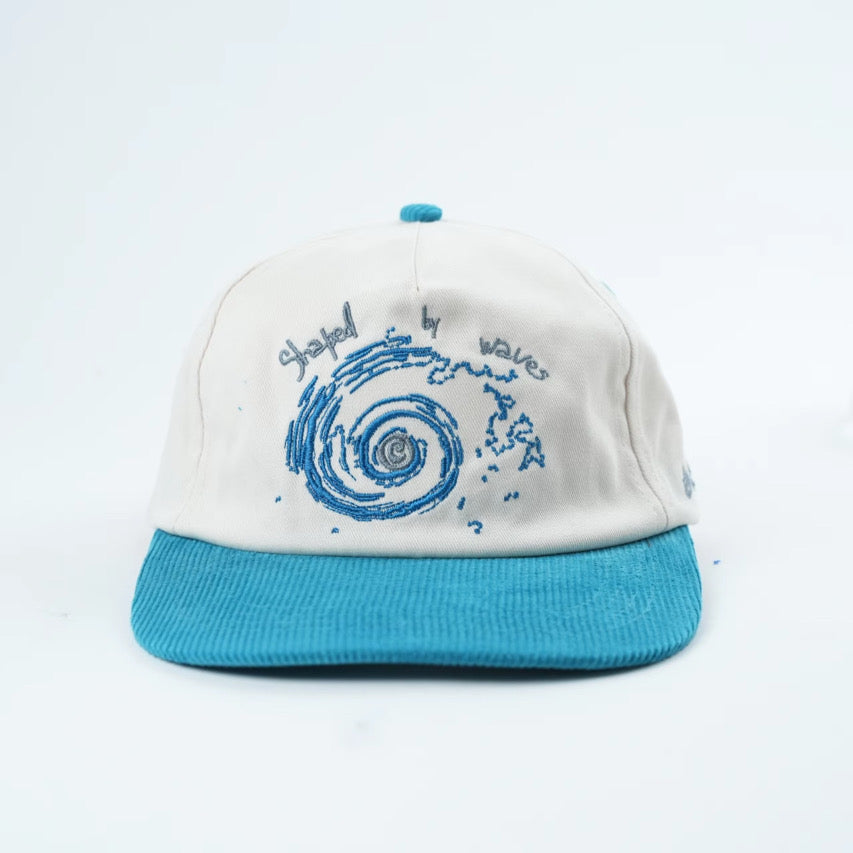 Shaped by Waves – Casquette Unisexe (Eau) 🌊